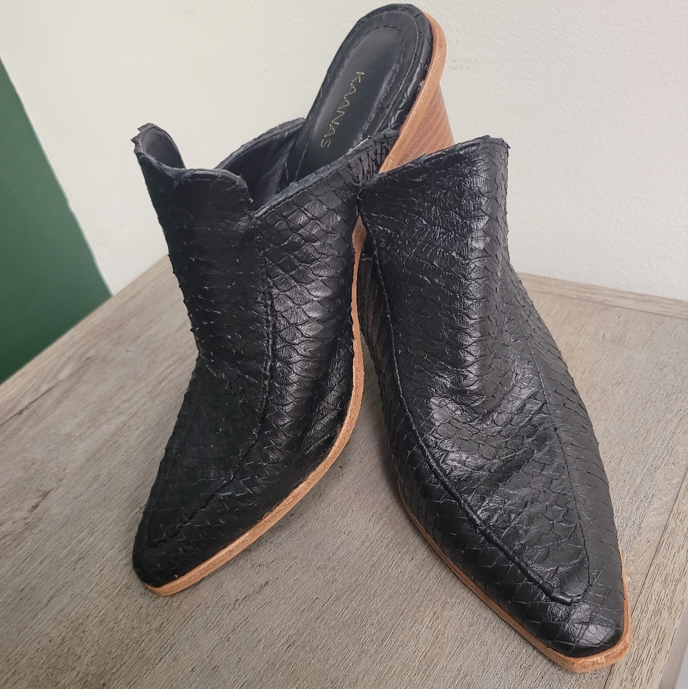 Kaanas black python mules size 8